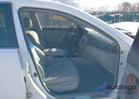 2011 Toyota Camry Xle V6 z USA, uszkodzony, nr VIN 4T1BK3EK7BU628983